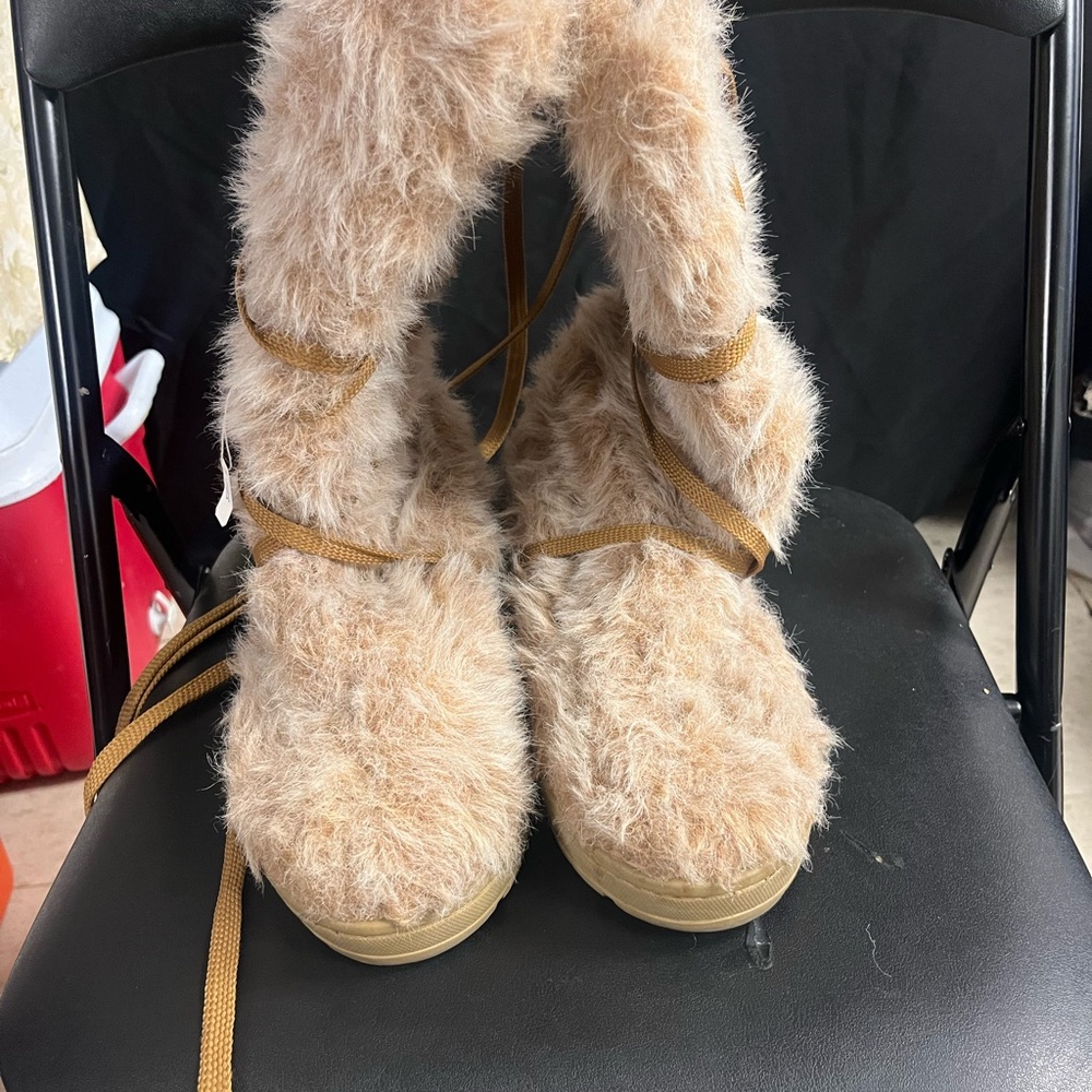 LOWER EAST SIDE Furry Winter Boots